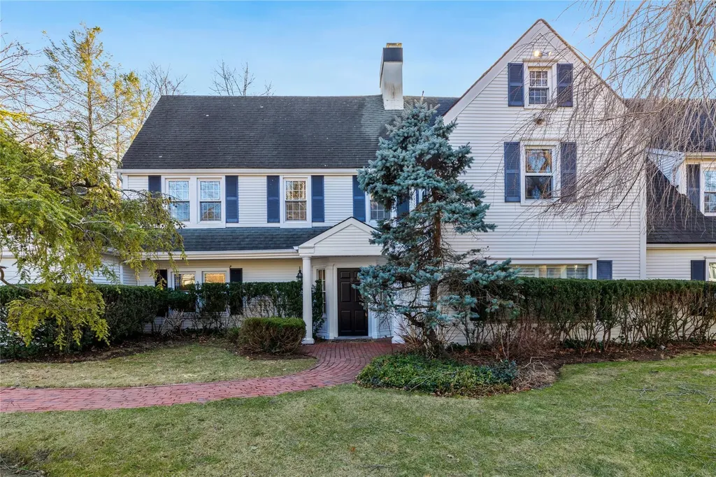 20 Ridge Drive W Great Neck NY 11021