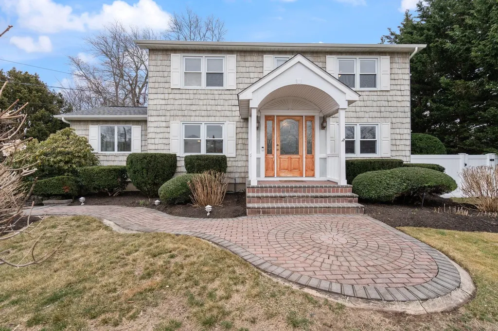20 Hemlock Drive Miller Place NY 11764