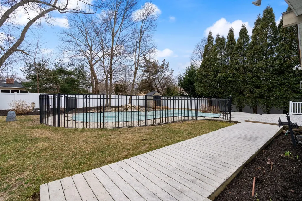 20 Hemlock Drive Miller Place NY 11764