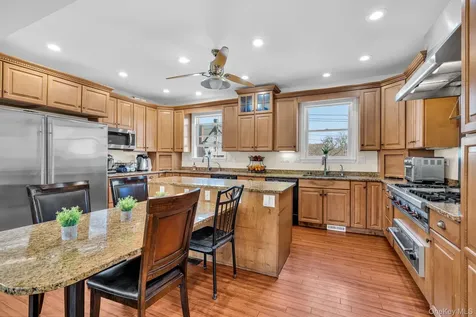 27 Overlook Road White Plains NY 10605