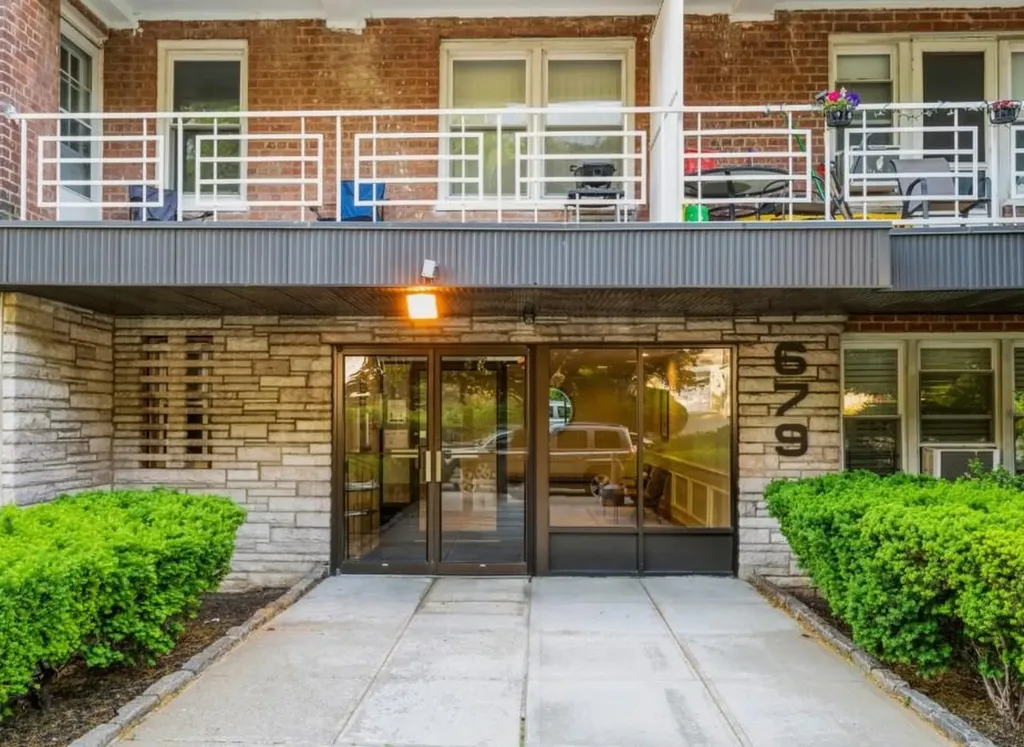 679 Warburton Avenue Yonkers NY 10701