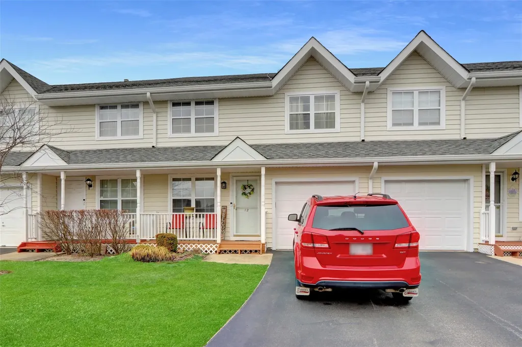 12 Summerfield Circle Central Islip NY 11722