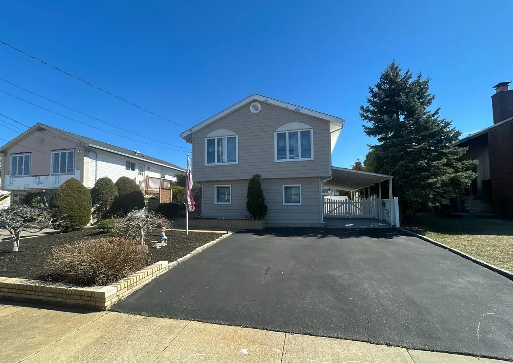 929 S Long Beach Avenue Freeport NY 11520