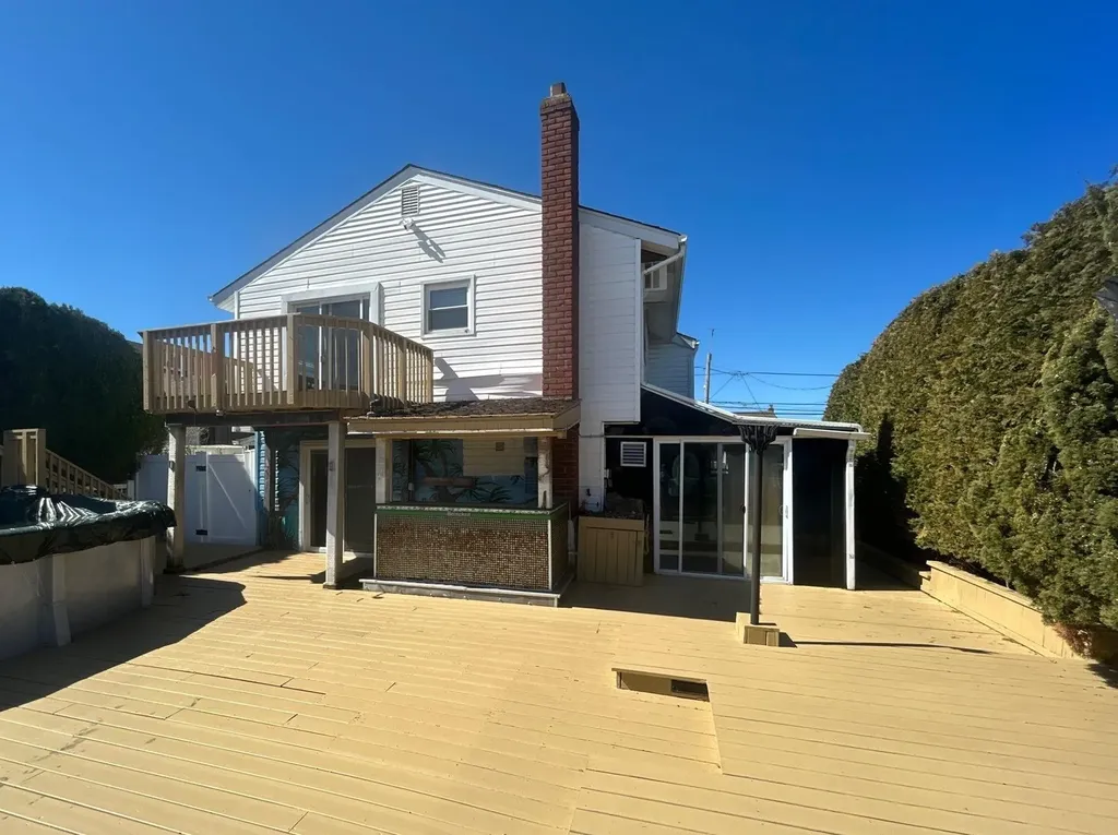 929 S Long Beach Avenue Freeport NY 11520