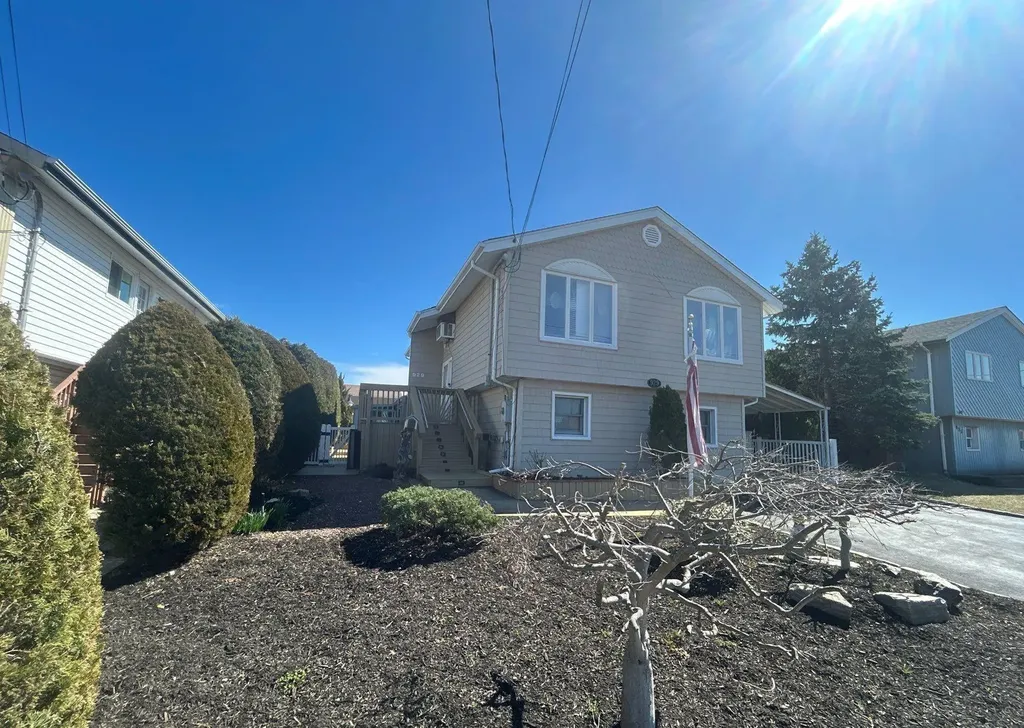 929 S Long Beach Avenue Freeport NY 11520