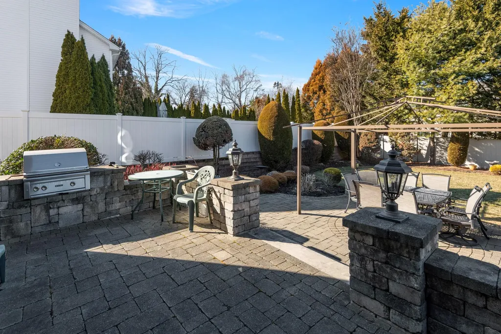 25 Franciscan Lane Smithtown NY 11787