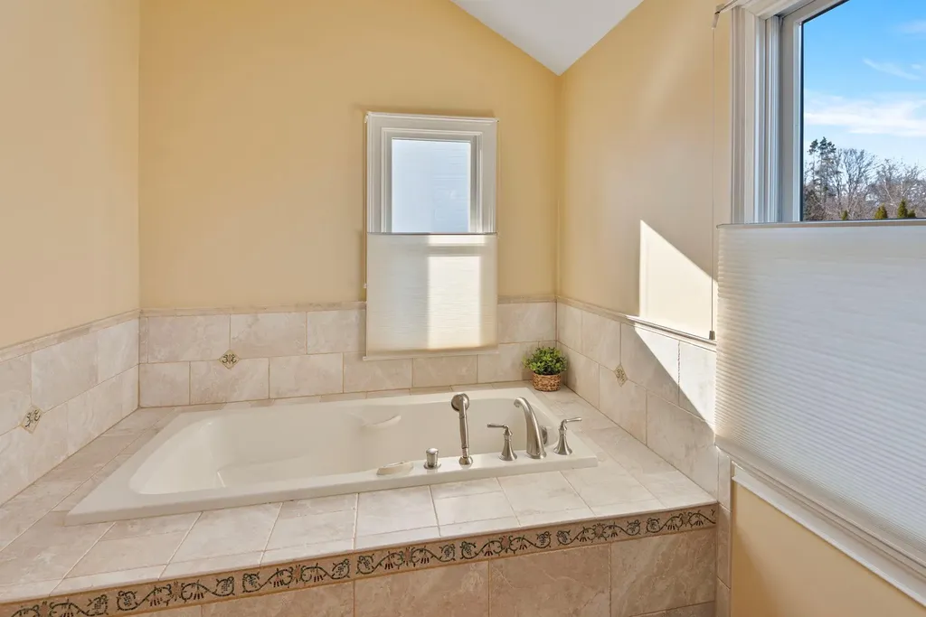 25 Franciscan Lane Smithtown NY 11787