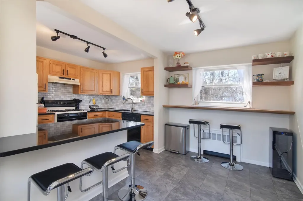 1879 Crompond Road Peekskill NY 10566