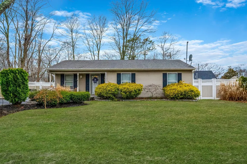 626 Provost Avenue Bellport NY 11713