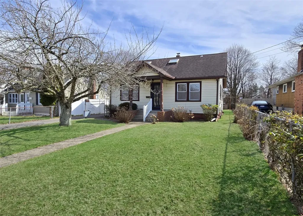 19 2nd Avenue Central Islip NY 11722