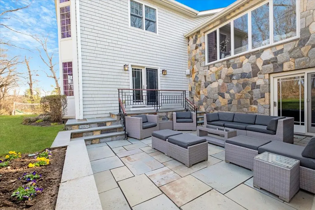 15 Kolbert Drive Scarsdale NY 10583