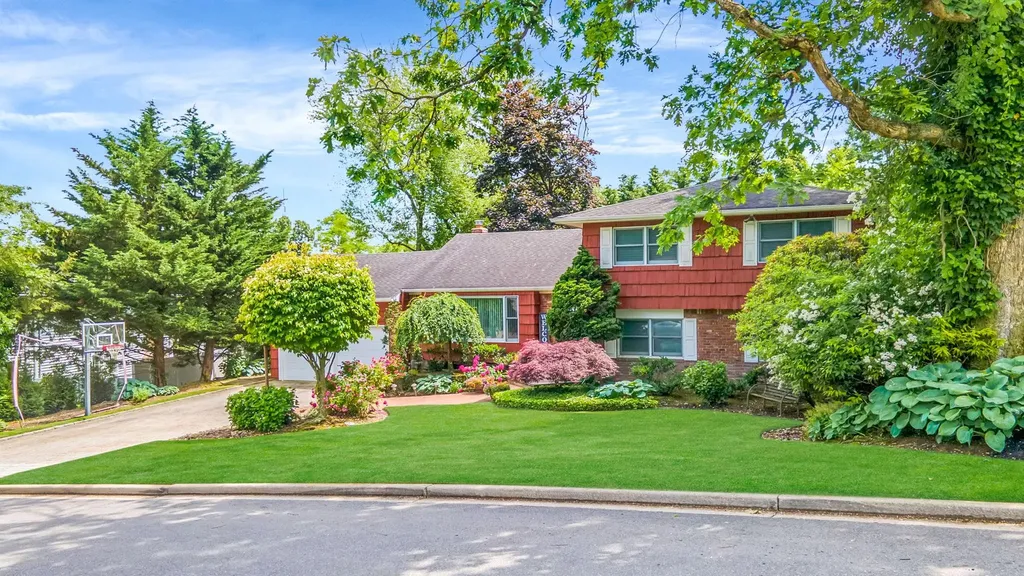 17 Pound Ridge Road Plainview NY 11803