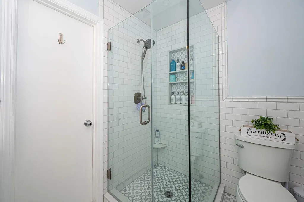 17 Pound Ridge Road Plainview NY 11803