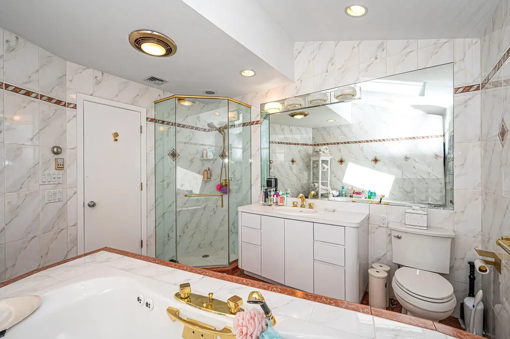 17 Pound Ridge Road Plainview NY 11803