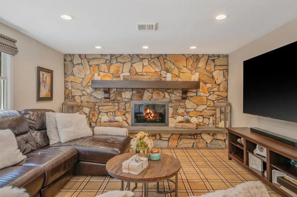 17 Pound Ridge Road Plainview NY 11803