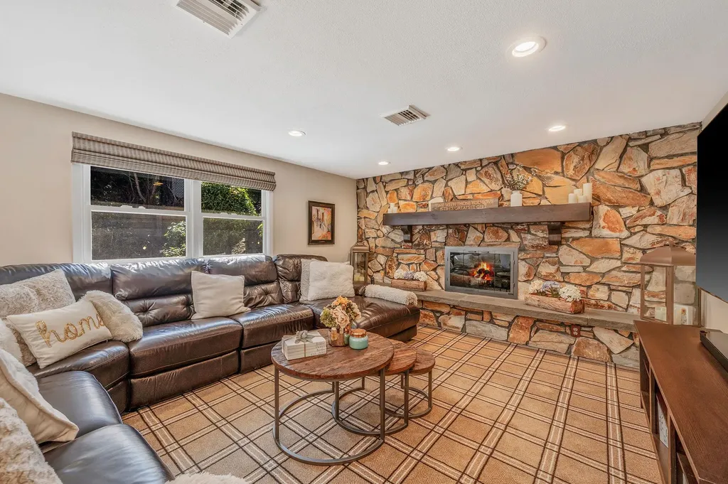 17 Pound Ridge Road Plainview NY 11803