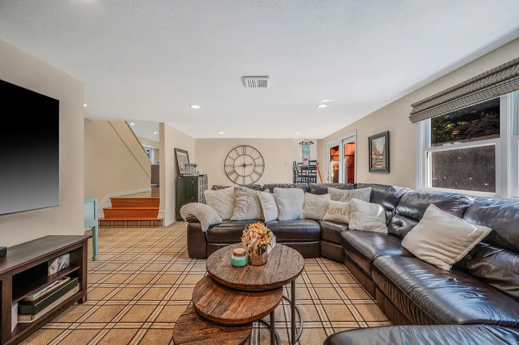 17 Pound Ridge Road Plainview NY 11803