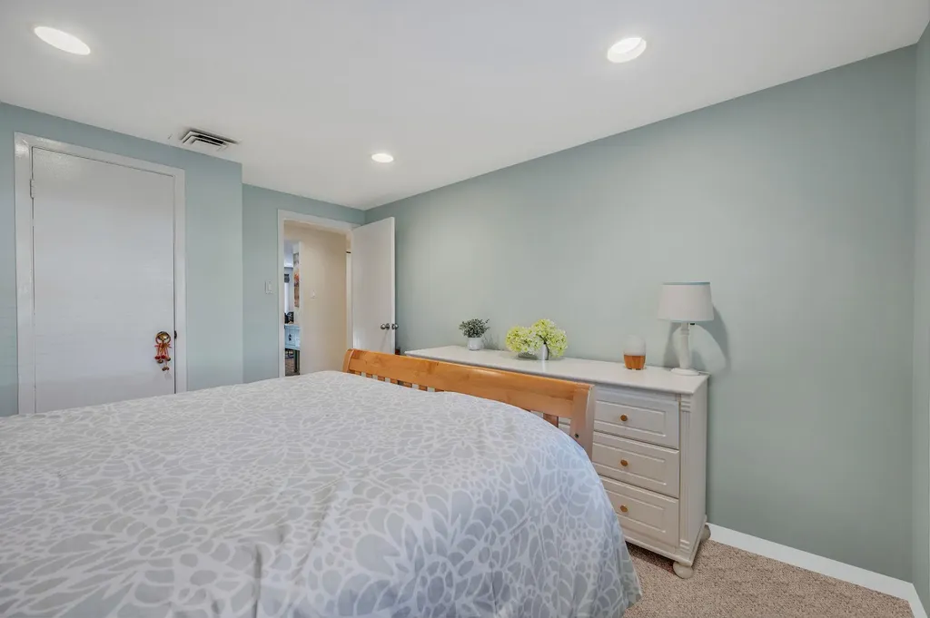 17 Pound Ridge Road Plainview NY 11803