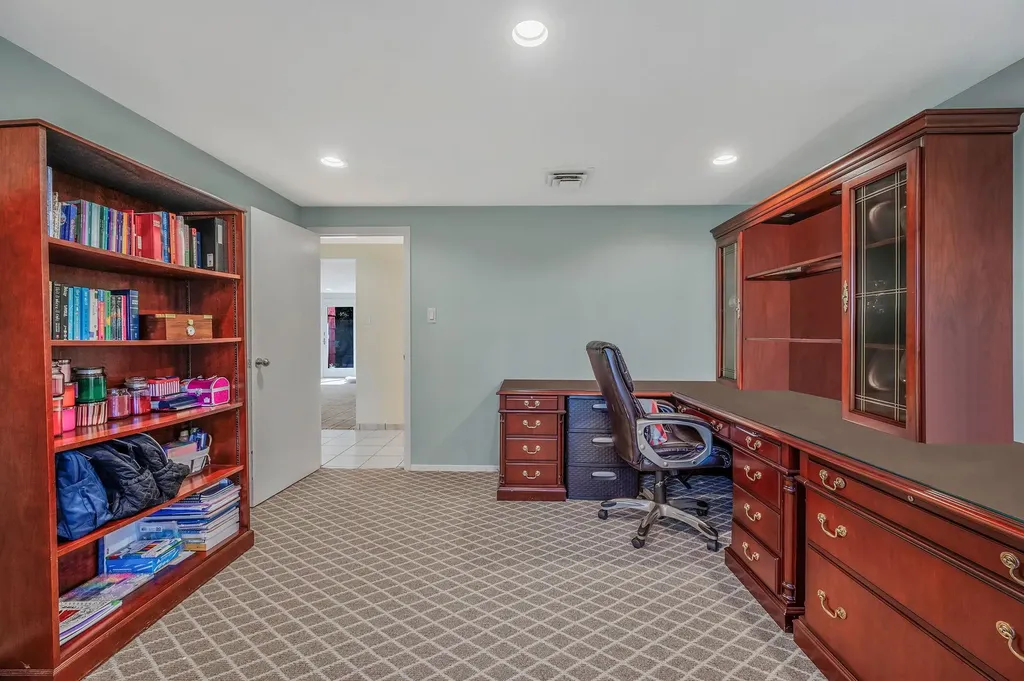 17 Pound Ridge Road Plainview NY 11803
