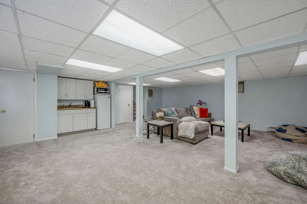 17 Pound Ridge Road Plainview NY 11803