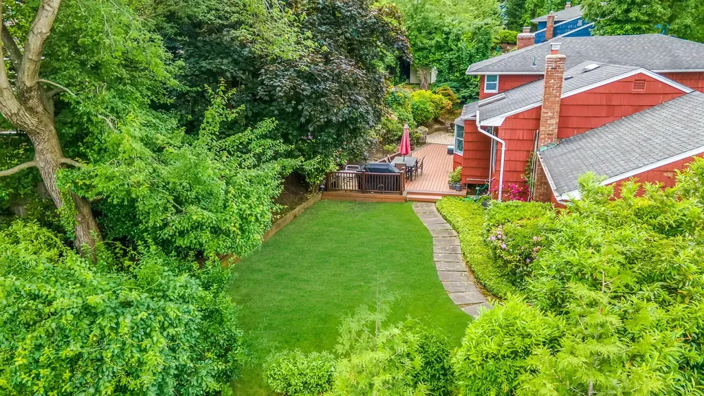 17 Pound Ridge Road Plainview NY 11803