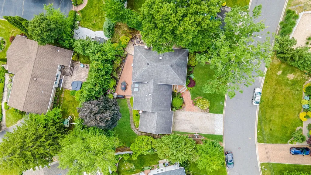 17 Pound Ridge Road Plainview NY 11803
