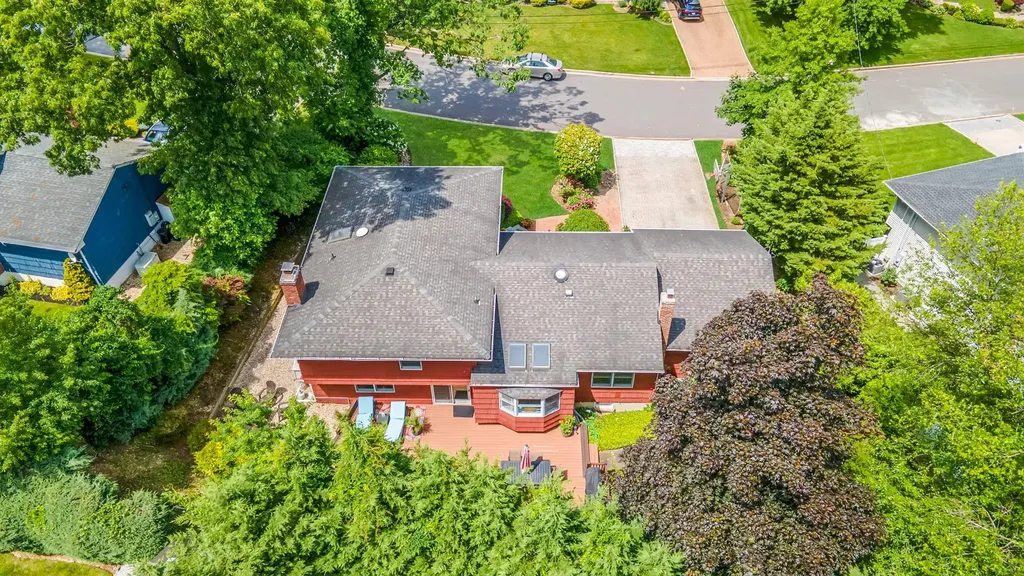 17 Pound Ridge Road Plainview NY 11803