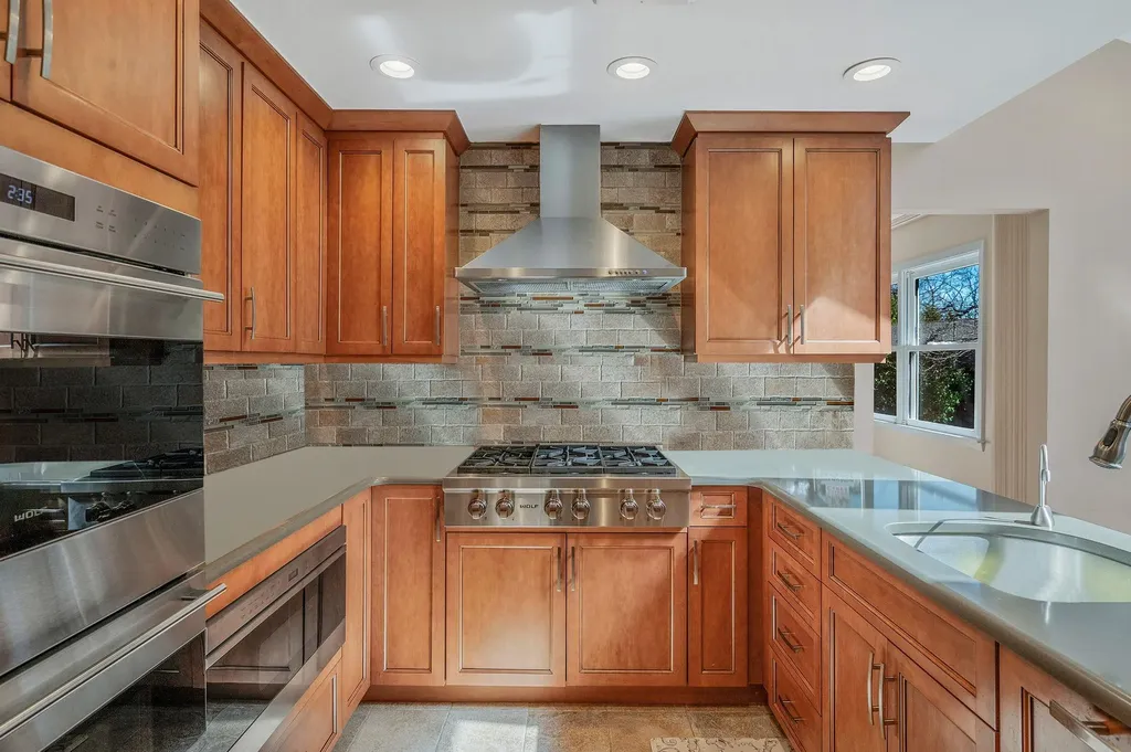 17 Pound Ridge Road Plainview NY 11803
