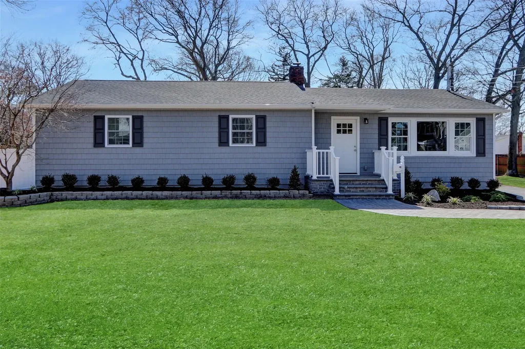 26 W Cedar Street Islip NY 11751