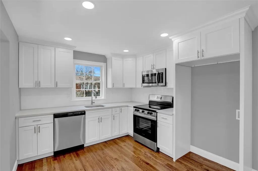 26 W Cedar Street Islip NY 11751