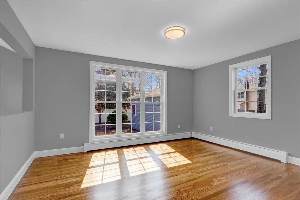 26 W Cedar Street Islip NY 11751
