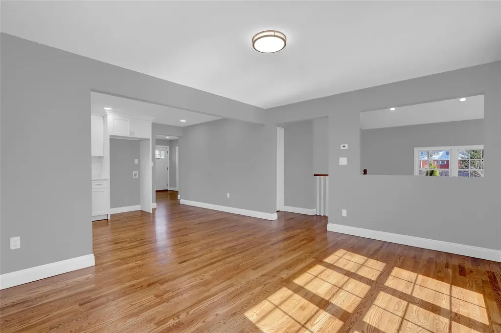 26 W Cedar Street Islip NY 11751