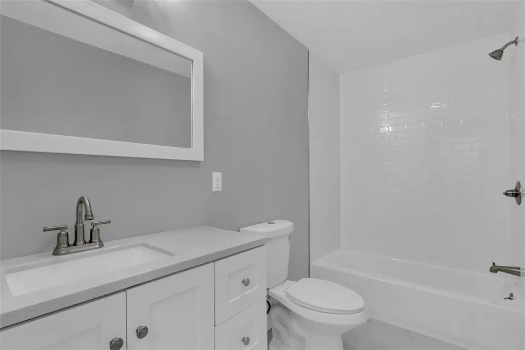 26 W Cedar Street Islip NY 11751