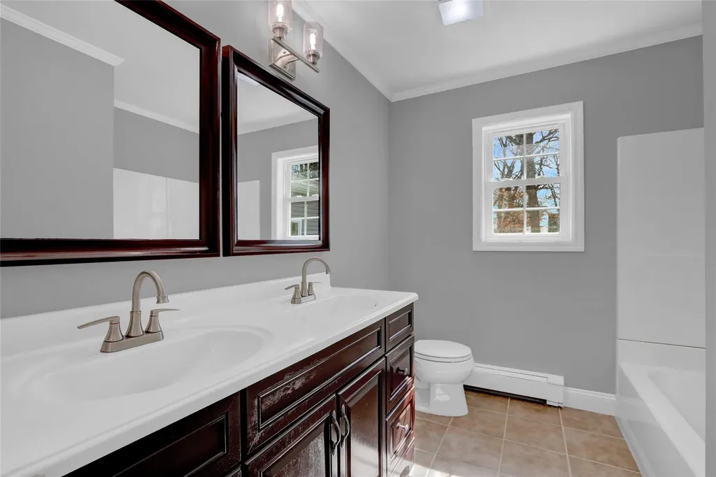 26 W Cedar Street Islip NY 11751