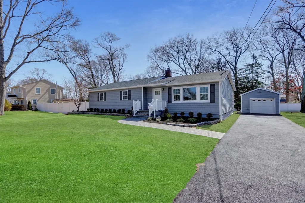 26 W Cedar Street Islip NY 11751