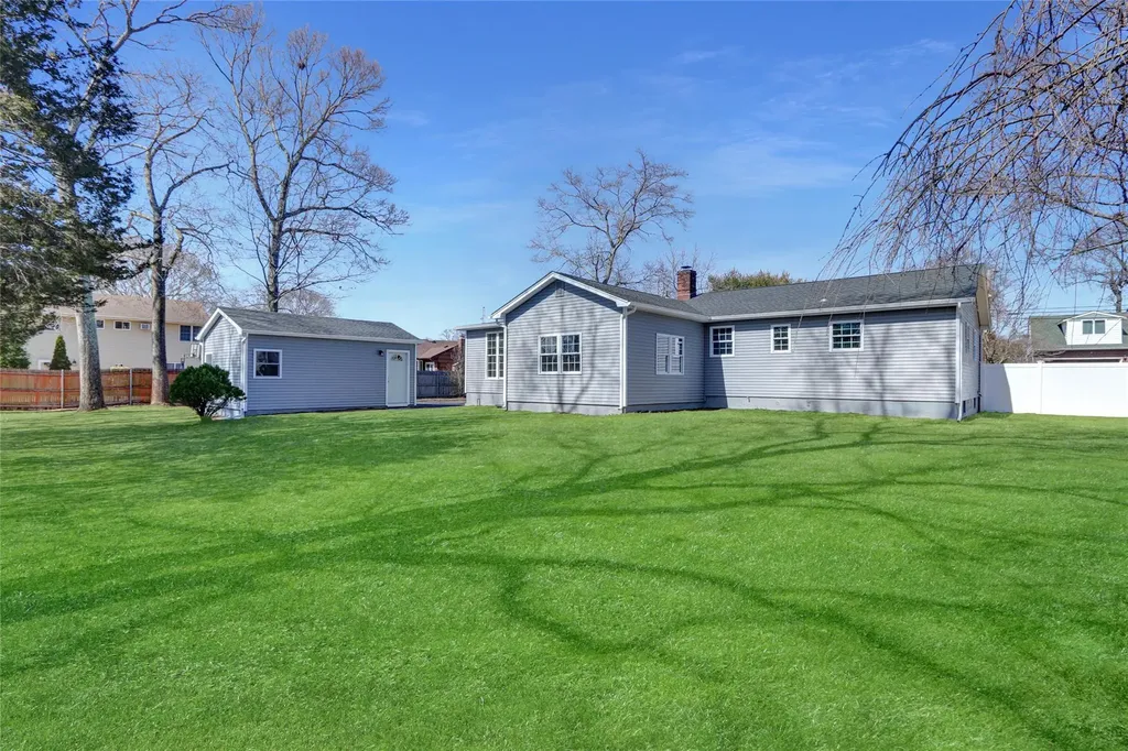 26 W Cedar Street Islip NY 11751