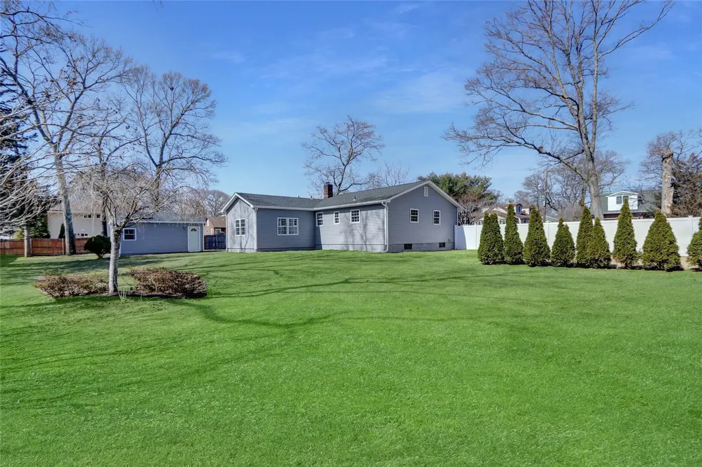 26 W Cedar Street Islip NY 11751
