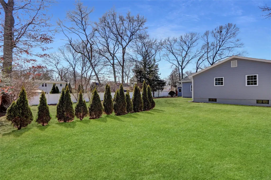 26 W Cedar Street Islip NY 11751
