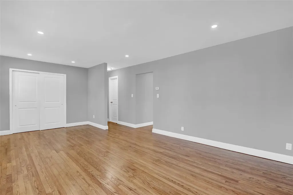 26 W Cedar Street Islip NY 11751