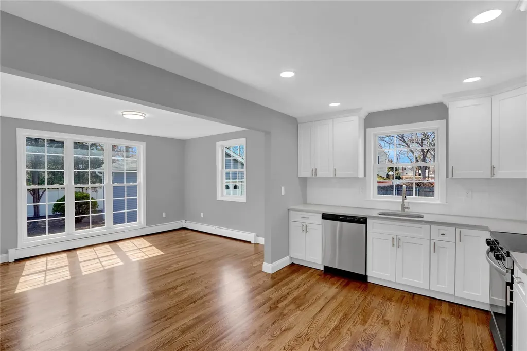 26 W Cedar Street Islip NY 11751
