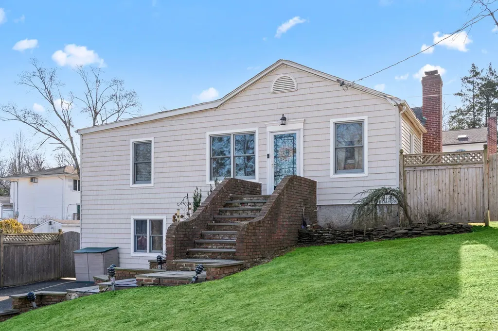 47 Maple Road Kings Park NY 11754