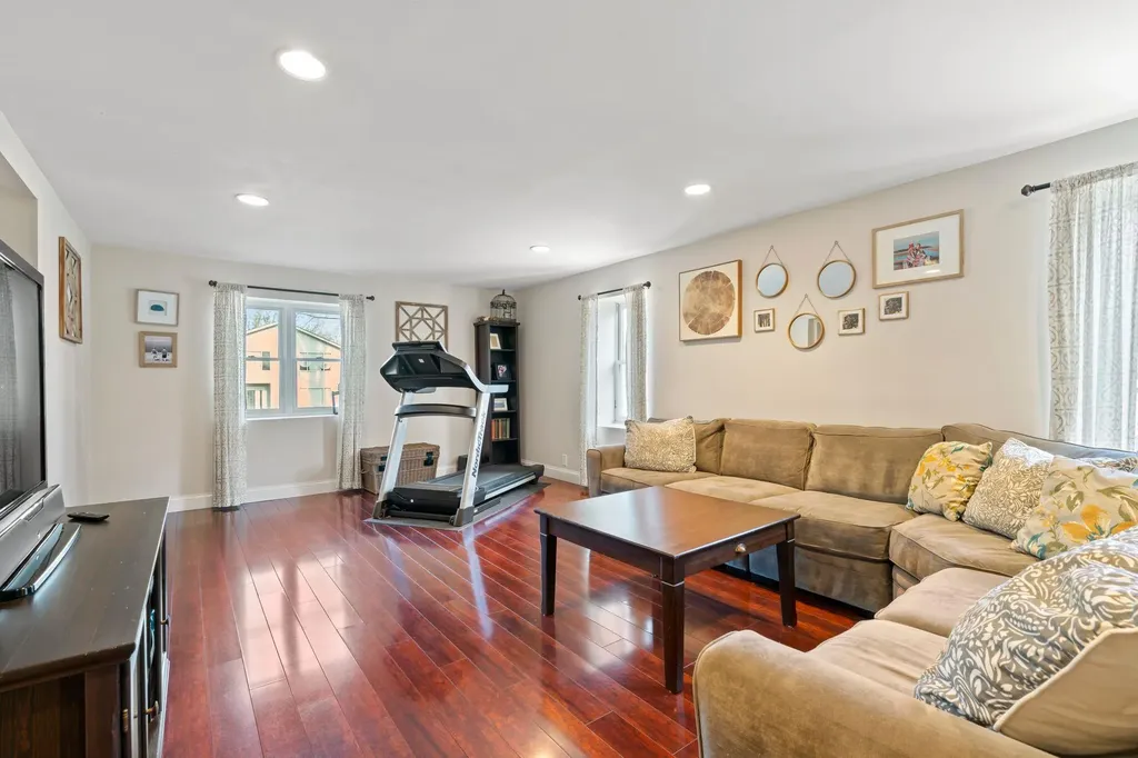 47 Maple Road Kings Park NY 11754