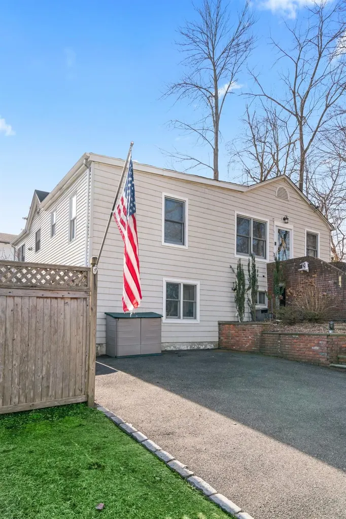 47 Maple Road Kings Park NY 11754