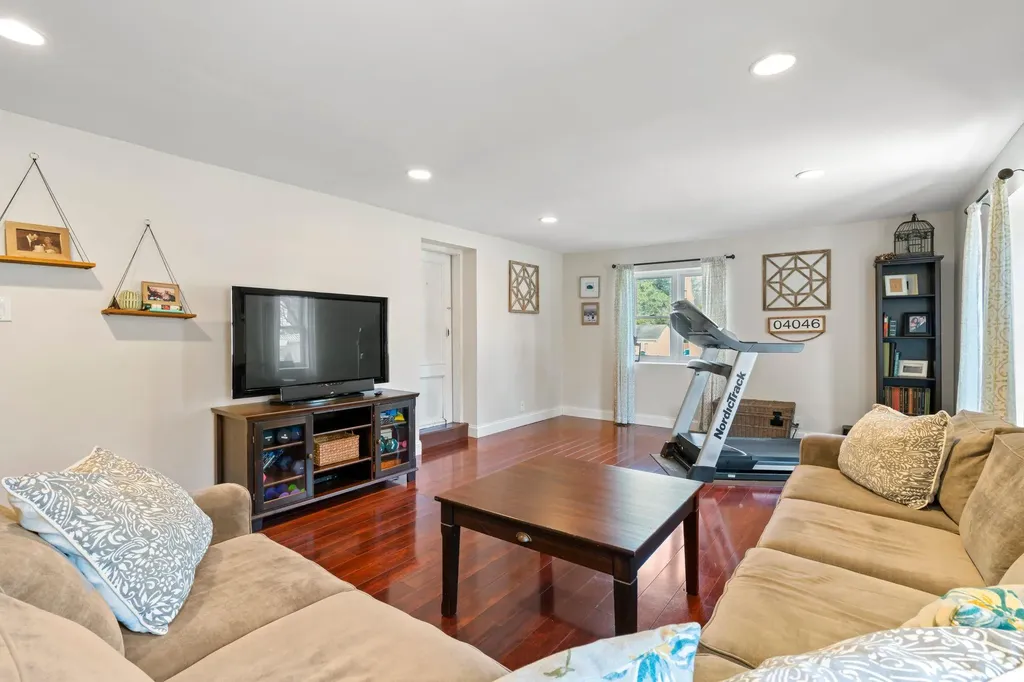 47 Maple Road Kings Park NY 11754