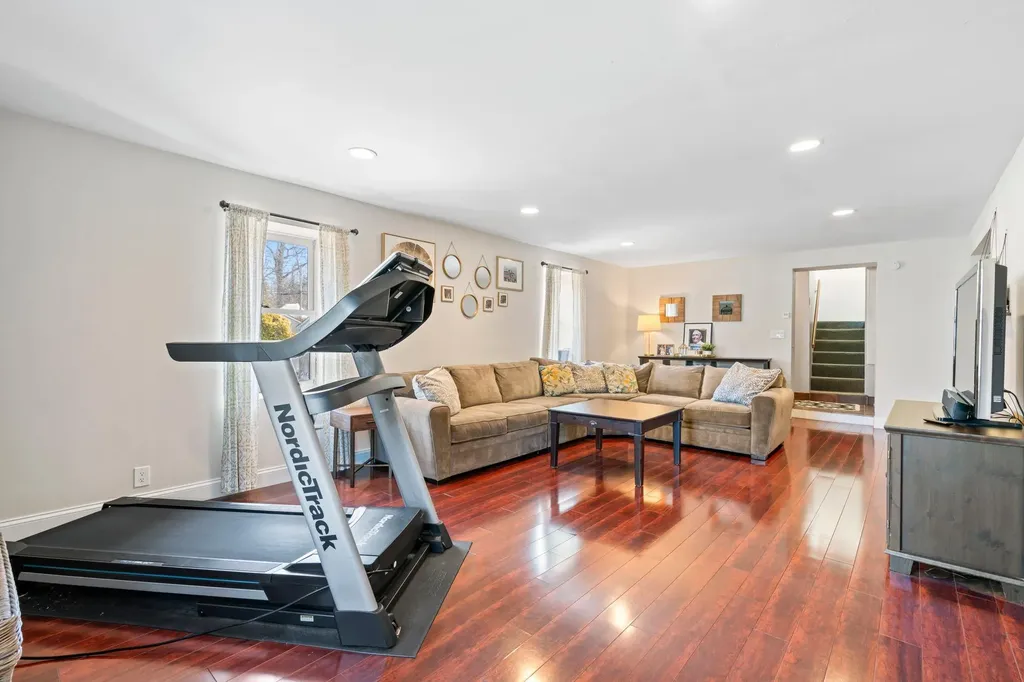 47 Maple Road Kings Park NY 11754