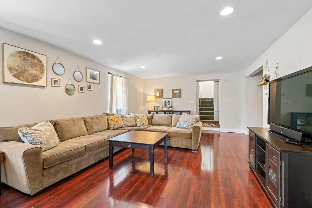 47 Maple Road Kings Park NY 11754
