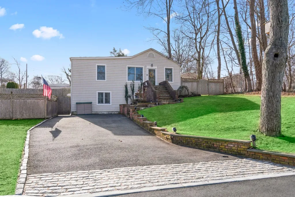 47 Maple Road Kings Park NY 11754