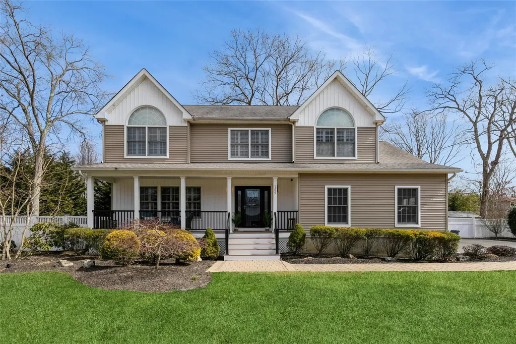 109 Parkside Avenue Brookhaven NY 11764