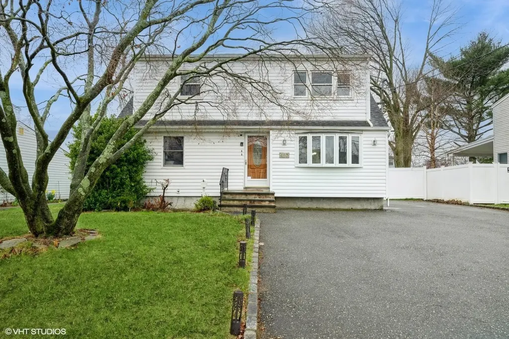 410 17th Street West Babylon NY 11704