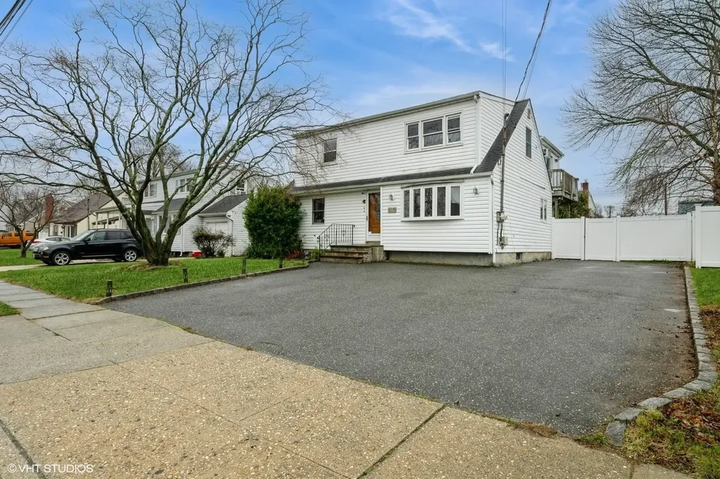 410 17th Street West Babylon NY 11704